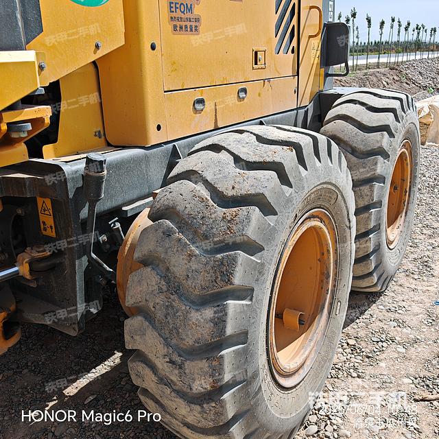 整机右侧（设备外观及核心部件）