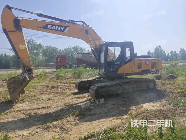 三一重工SY215C挖掘機(jī)