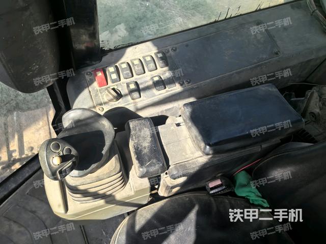 儀表盤全景（推土機(jī)駕駛室）