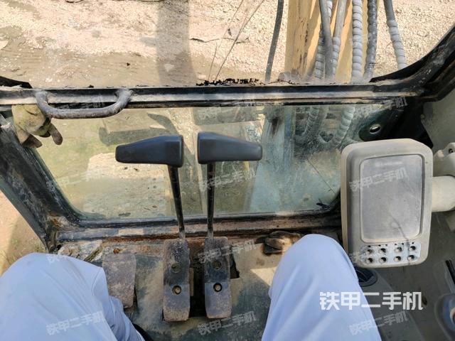 座椅右側(cè)控制臺/鑰匙門/油門/含右手柄(駕駛室部分) 座椅右側(cè)控制臺/鑰匙門/油門/含右手柄(駕駛室部分)