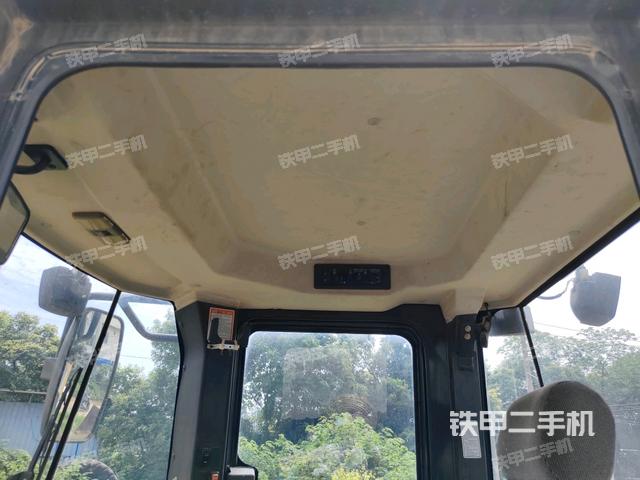 駕駛室正側(cè)(駕駛室部分) 駕駛室正側(cè)(駕駛室部分)