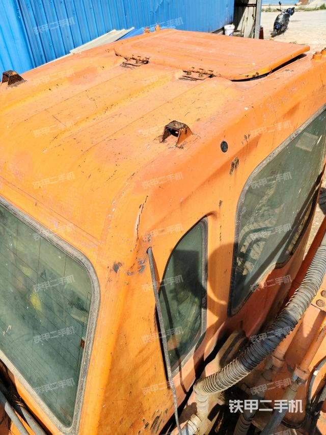 驾驶室顶部俯视(上车部件) 驾驶室顶部俯视(上车部件)