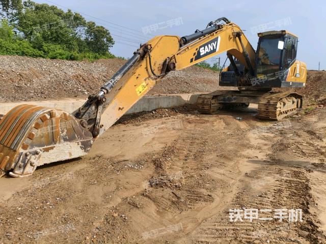 三一重工SY215C挖掘機