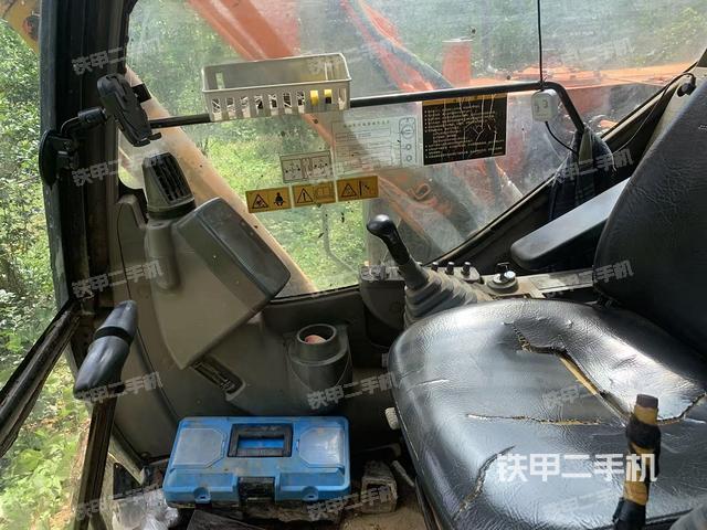 驾驶室整体(整机外观) 驾驶室整体(整机外观)