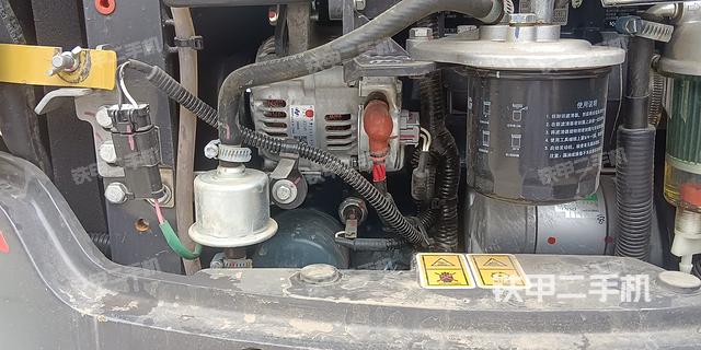 回转马达和主控阀（整机外观）