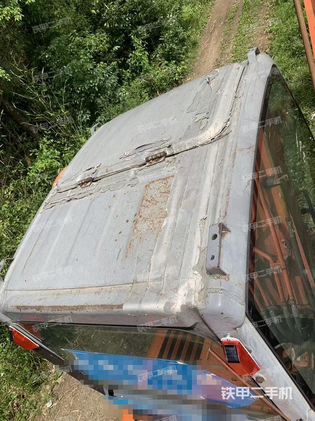 驾驶室顶部(整机外观) 驾驶室顶部(整机外观)