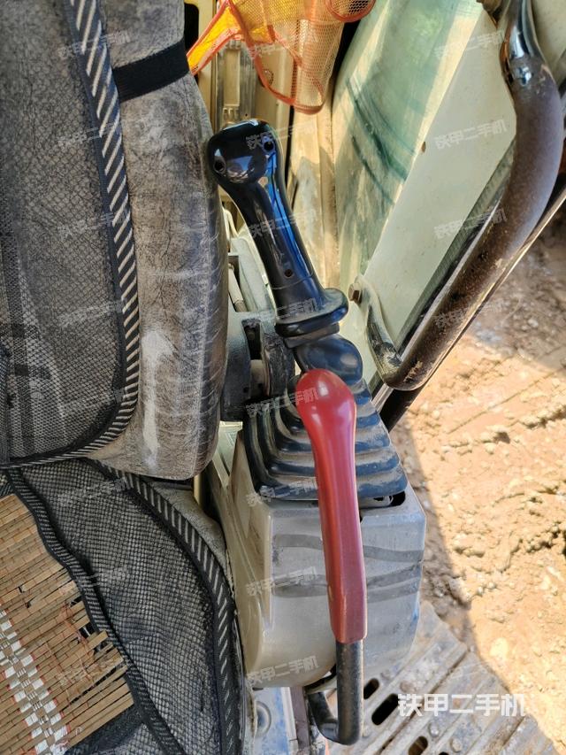 后窗玻璃角标(驾驶室部分) 后窗玻璃角标(驾驶室部分)