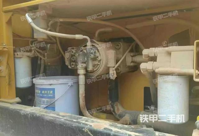 液壓泵艙室正面整體(整機(jī)外觀) 液壓泵艙室正面整體(整機(jī)外觀)