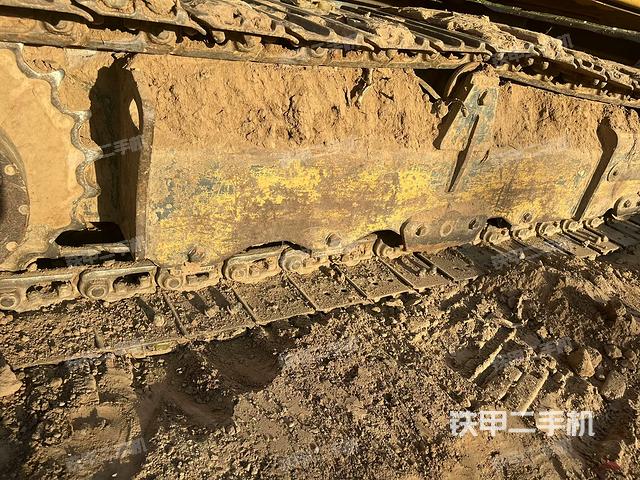 單側(cè)履帶整體(整機(jī)外觀) 單側(cè)履帶整體(整機(jī)外觀)
