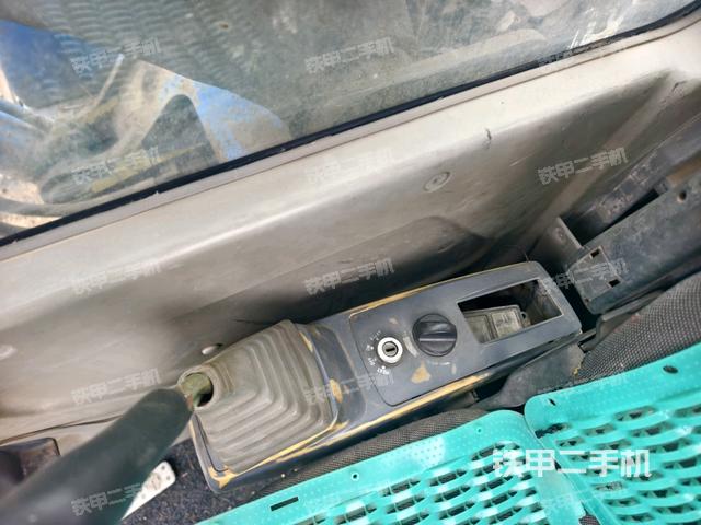 座椅右側(cè)控制臺(tái)/鑰匙門/油門/含右手柄（駕駛室部分）