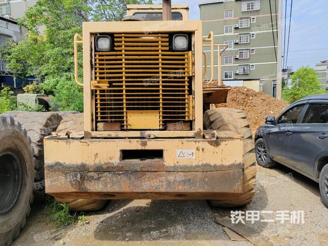 正后方(整機(jī)外觀) 正后方(整機(jī)外觀)