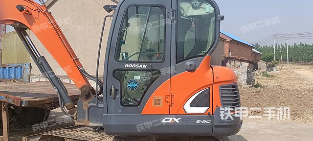 驾驶室整体（整机外观）