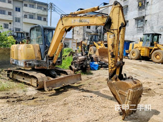 右前45(整機(jī)外觀) 右前45(整機(jī)外觀)