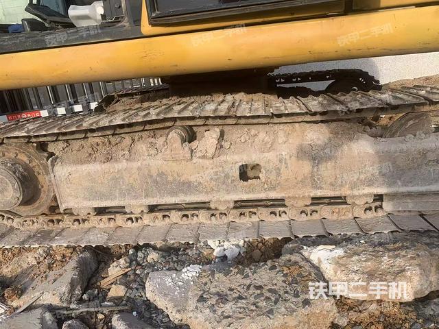 单侧履带整体(整机外观) 单侧履带整体(整机外观)