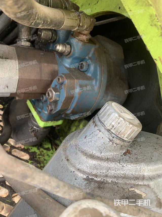 液压泵舱室正面整体(整机外观) 液压泵舱室正面整体(整机外观)