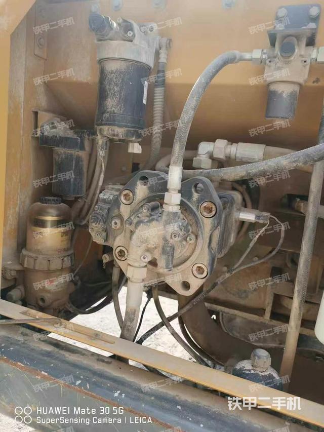 液壓泵艙室正面整體(整機(jī)外觀) 液壓泵艙室正面整體(整機(jī)外觀)