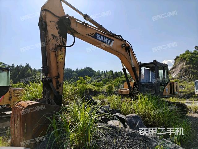 三一重工SY215C挖掘機(jī)