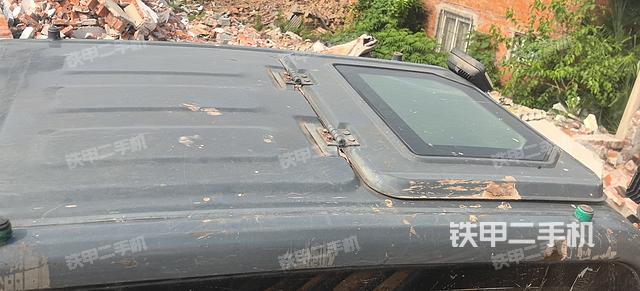 驾驶室顶部(整机外观) 驾驶室顶部(整机外观)