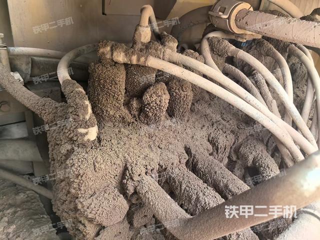 回转马达和主控阀（整机外观）