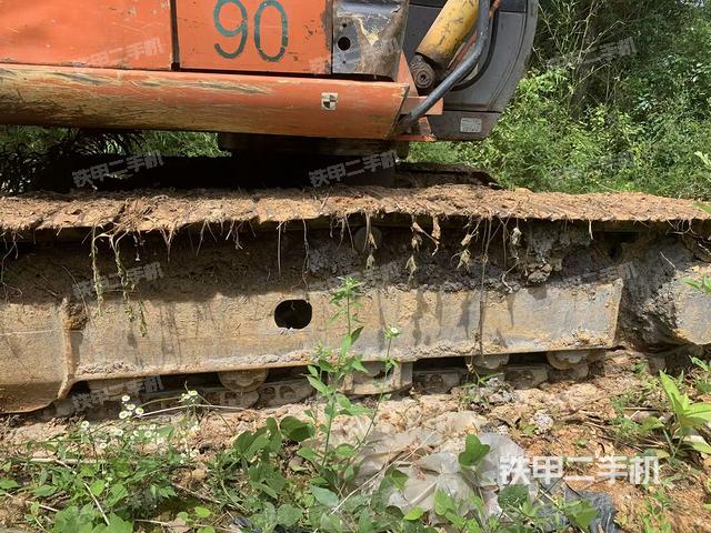 单侧履带整体(整机外观) 单侧履带整体(整机外观)