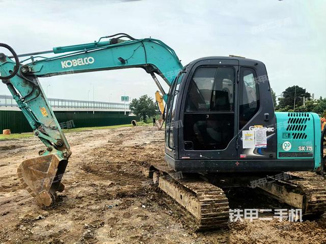 神鋼SK75-8挖掘機(jī)