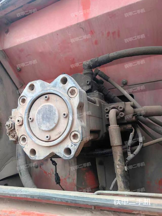 液壓泵艙室正面整體(整機(jī)外觀) 液壓泵艙室正面整體(整機(jī)外觀)