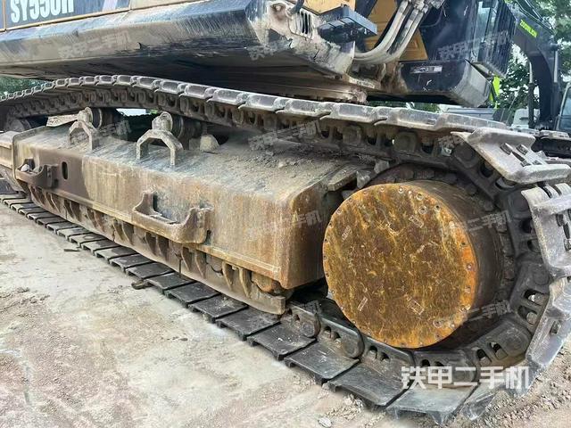 單側(cè)履帶整體(整機(jī)外觀) 單側(cè)履帶整體(整機(jī)外觀)