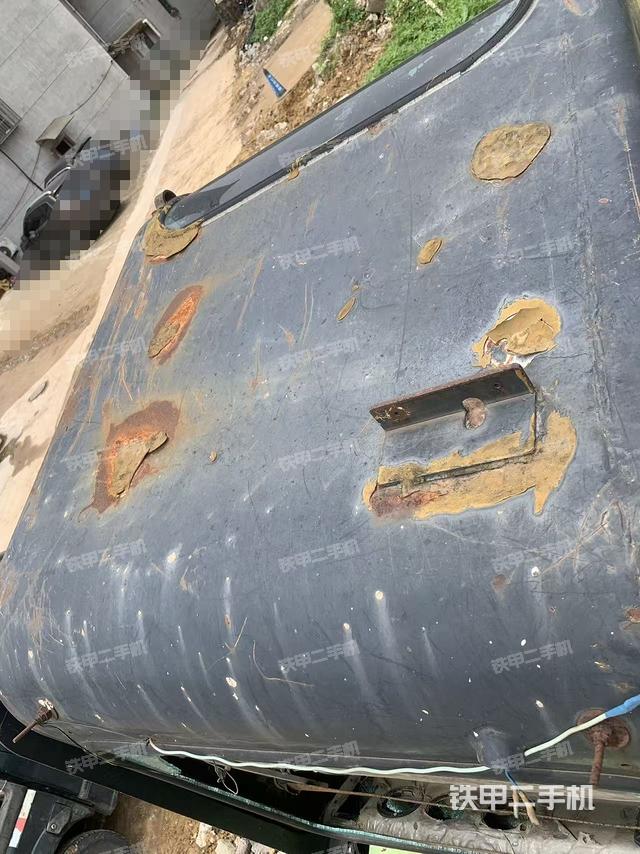 駕駛室頂部(整機外觀) 駕駛室頂部(整機外觀)