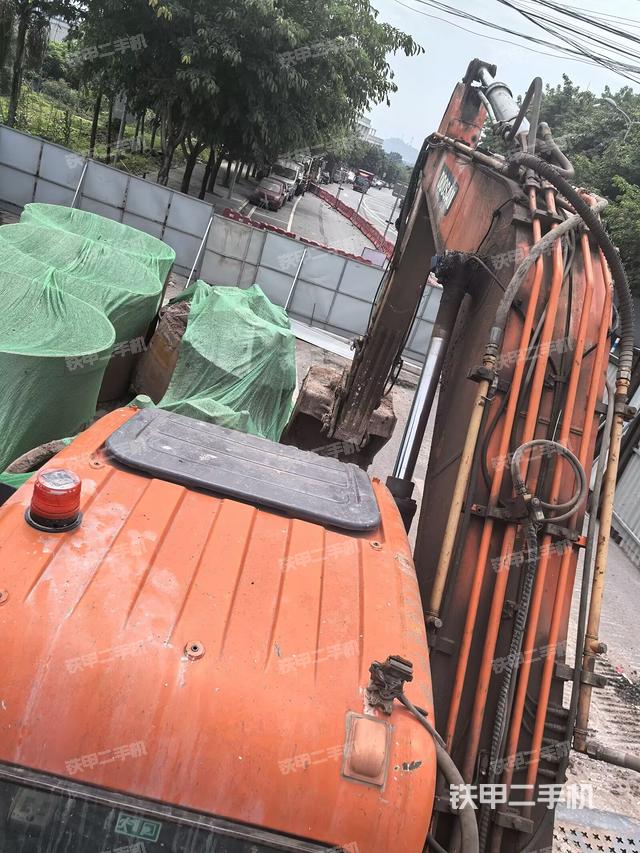 驾驶室顶部（整机外观）