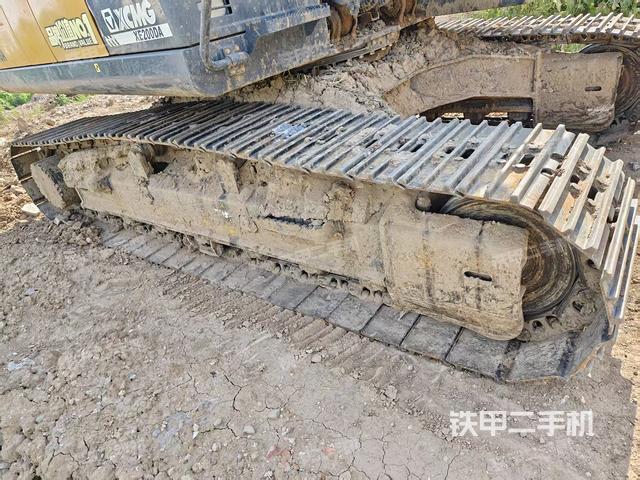 單側(cè)履帶整體(整機外觀) 單側(cè)履帶整體(整機外觀)