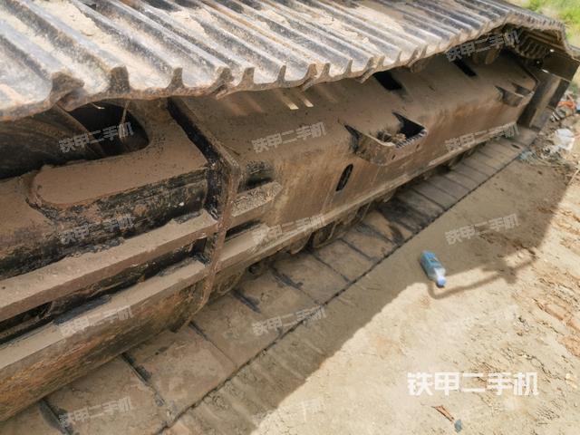 單側(cè)履帶整體(整機(jī)外觀) 單側(cè)履帶整體(整機(jī)外觀)
