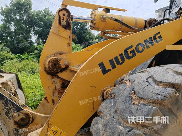 鏟斗油缸側(cè)面(工作裝置) 鏟斗油缸側(cè)面(工作裝置)