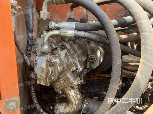 液压泵舱室正面整体(整机外观) 液压泵舱室正面整体(整机外观)