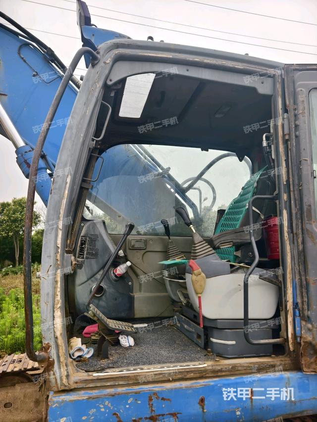 駕駛室左前45度（駕駛室部分）