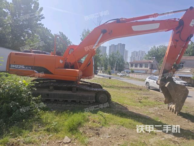 斗山DH225LC-7挖掘机的设备实拍-第8张实拍照片