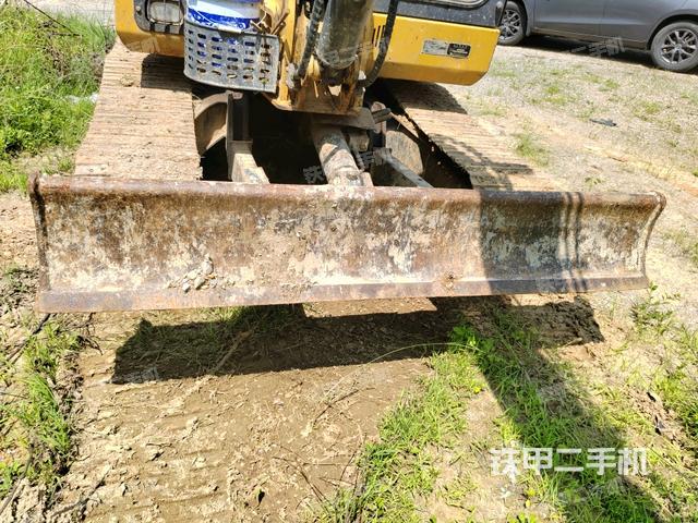 轉盤和下車架正前(工作和回轉裝置) 轉盤和下車架正前(工作和回轉裝置)
