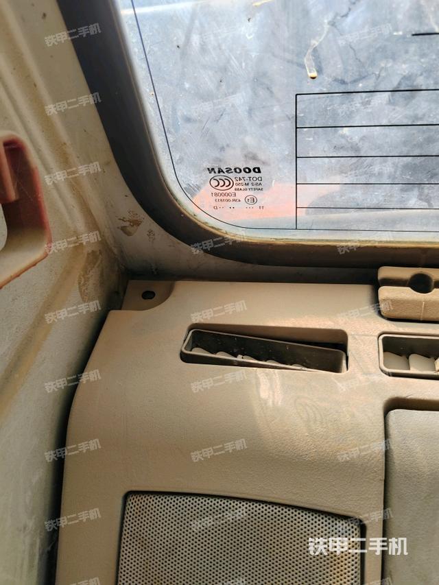 驾驶室左前45度(驾驶室部分) 驾驶室左前45度(驾驶室部分)