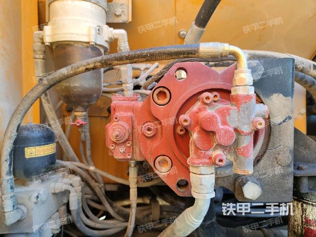 液壓泵斜45?右(大件艙室) 液壓泵斜45?右(大件艙室)
