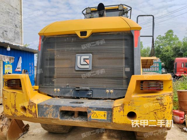 正后方(整機外觀) 正后方(整機外觀)