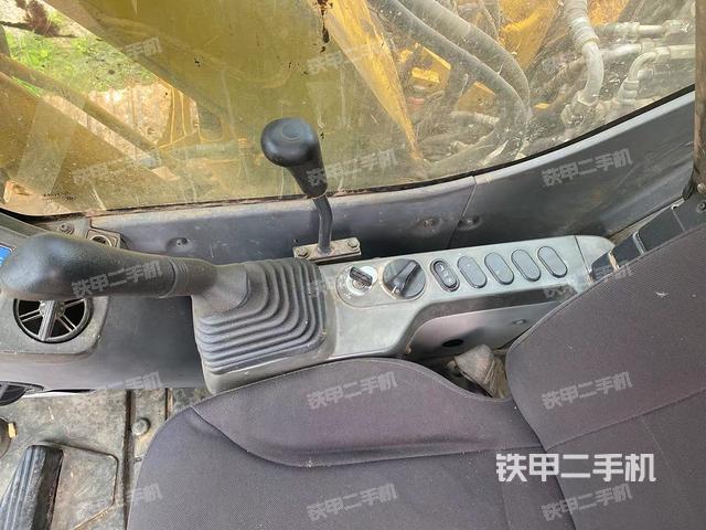 后窗玻璃角標（駕駛室部分）