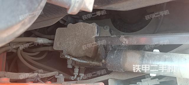 回转马达和主控阀（整机外观）