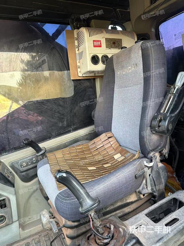 駕駛室整體(整機外觀) 駕駛室整體(整機外觀)