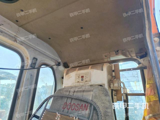 左后方玻璃角标(驾驶室部分) 左后方玻璃角标(驾驶室部分)