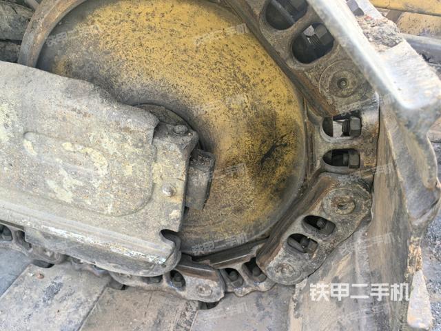 右引導(dǎo)輪(推土機底盤及工作裝置) 右引導(dǎo)輪(推土機底盤及工作裝置)