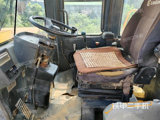 驾驶室正侧(驾驶室部分) 驾驶室正侧(驾驶室部分)