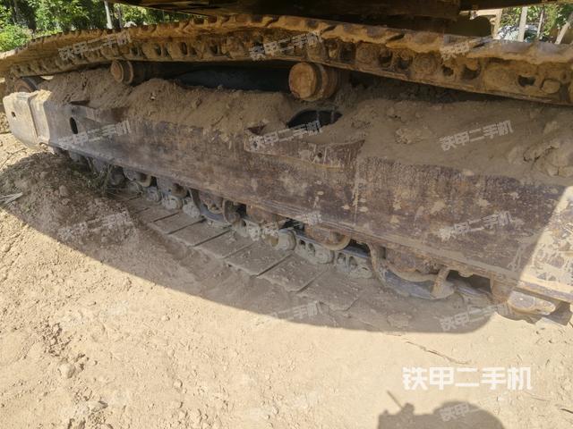 單側(cè)履帶整體(整機(jī)外觀) 單側(cè)履帶整體(整機(jī)外觀)