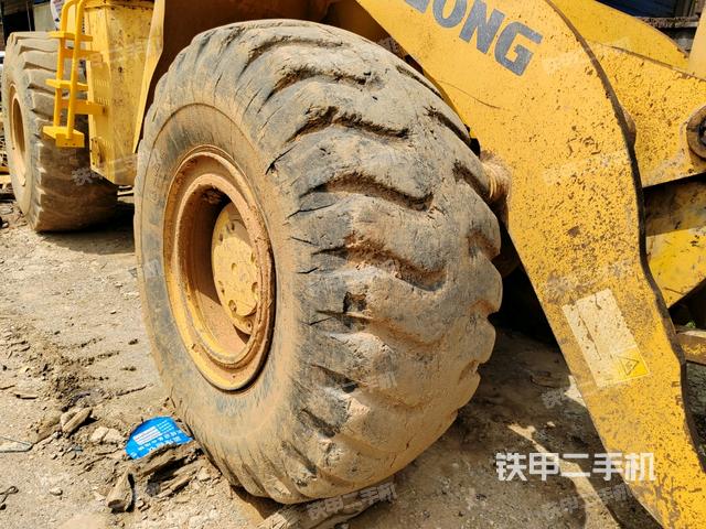 左前轮(行走机构) 左前轮(行走机构)