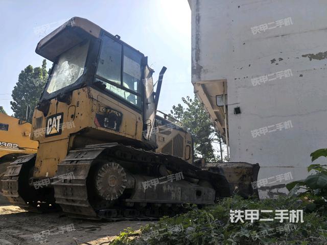設(shè)備正后全景(推土機整車外觀) 設(shè)備正后全景(推土機整車外觀)