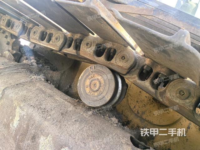 右驅(qū)動輪(推土機底盤及工作裝置) 右驅(qū)動輪(推土機底盤及工作裝置)