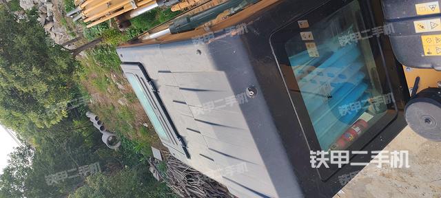 驾驶室顶部（整机外观）